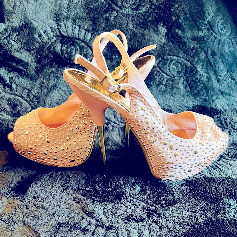 Shoedazzle Women's Size 8 
Eloise Blush Pink & Gold Peep Toe